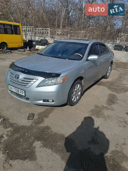 Седан Toyota Camry 2006 в Киеве