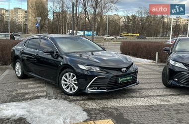 Седан Toyota Camry 2022 в Киеве