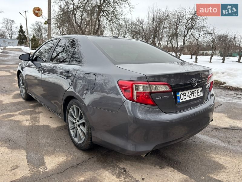 Седан Toyota Camry 2014 в Гадяче