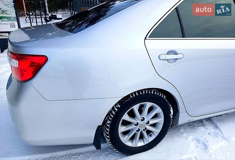 Седан Toyota Camry 2012 в Саврани