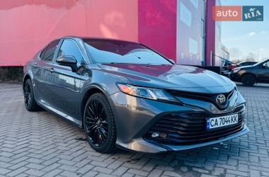 Седан Toyota Camry 2018 в Черкасах