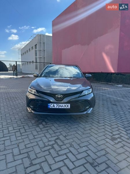 Седан Toyota Camry 2018 в Черкассах