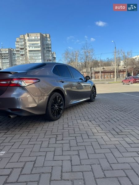 Седан Toyota Camry 2018 в Черкассах