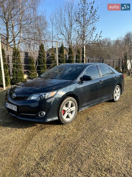 Седан Toyota Camry 2013 в Городке
