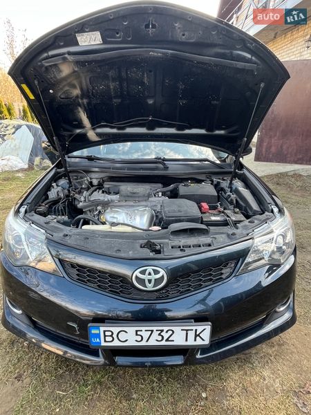 Седан Toyota Camry 2013 в Городке