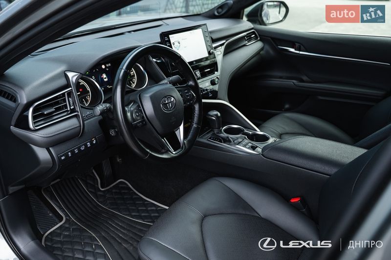 Седан Toyota Camry 2024 в Днепре