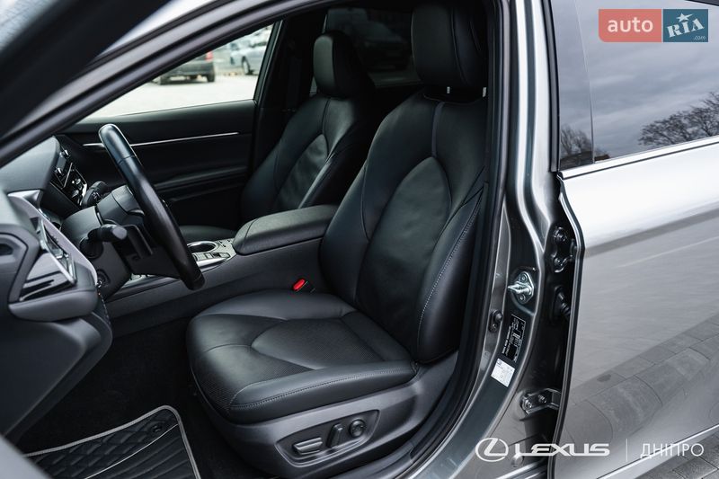 Седан Toyota Camry 2024 в Днепре