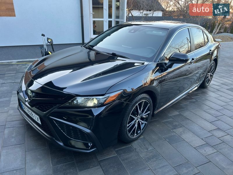 Седан Toyota Camry 2020 в Буче