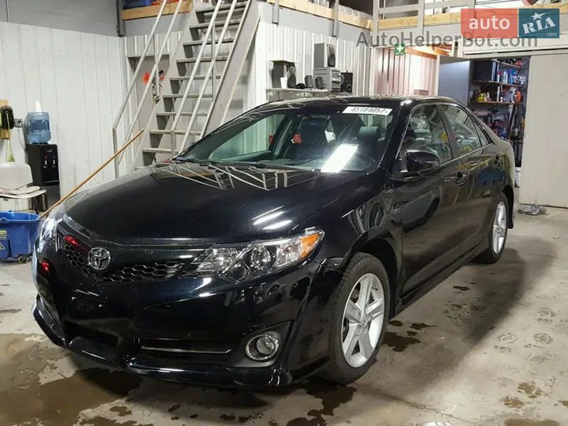 Седан Toyota Camry 2014 в Киеве