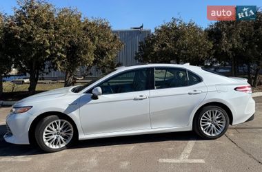 Седан Toyota Camry 2018 в Киеве