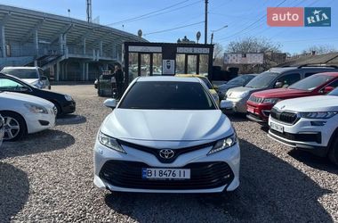 Седан Toyota Camry 2018 в Полтаве