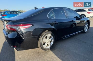 Седан Toyota Camry 2019 в Киеве