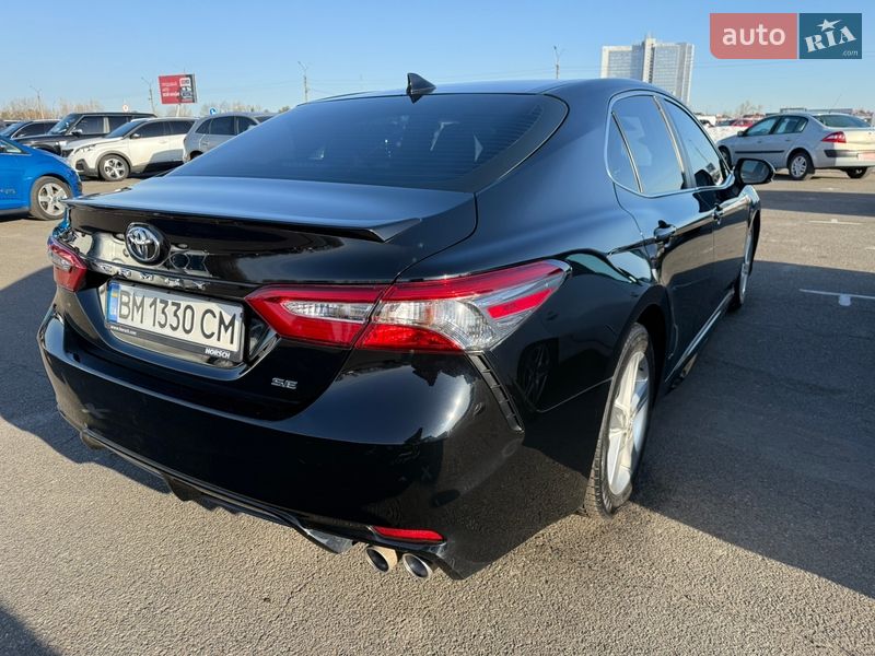 Седан Toyota Camry 2019 в Киеве