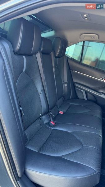 Седан Toyota Camry 2022 в Дніпрі
