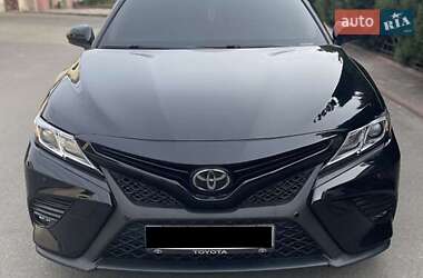 Седан Toyota Camry 2018 в Львове