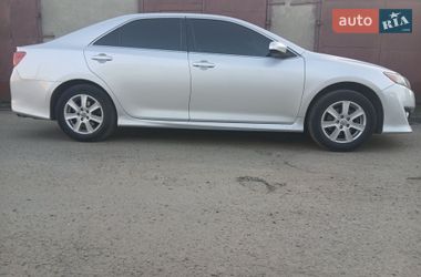 Седан Toyota Camry 2014 в Чернівцях