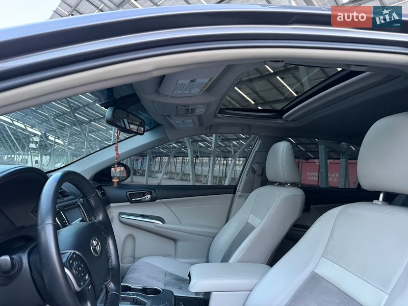 Седан Toyota Camry 2013 в Львове