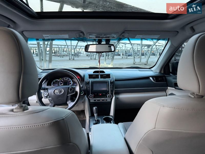 Седан Toyota Camry 2013 в Львове