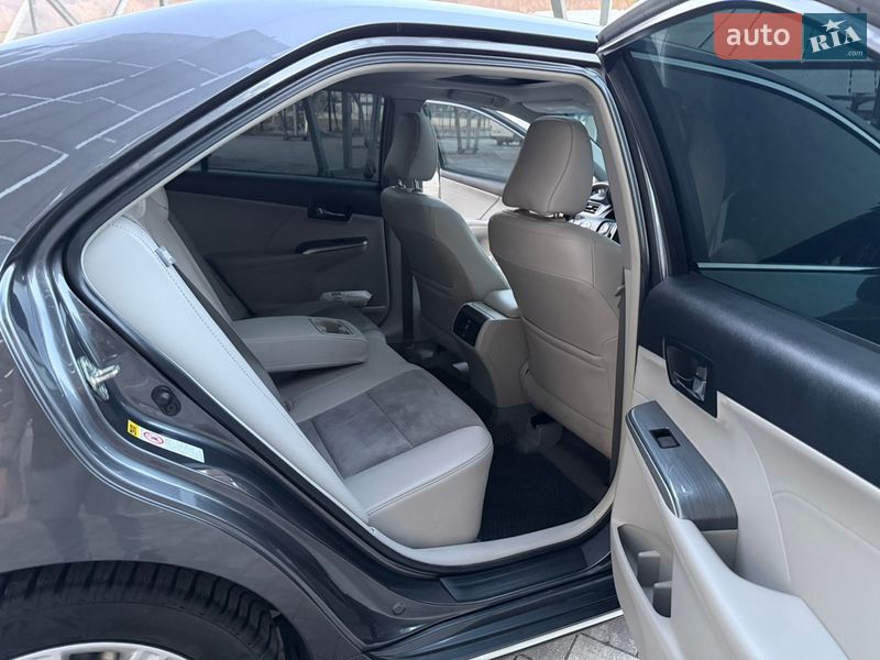 Седан Toyota Camry 2013 в Львове
