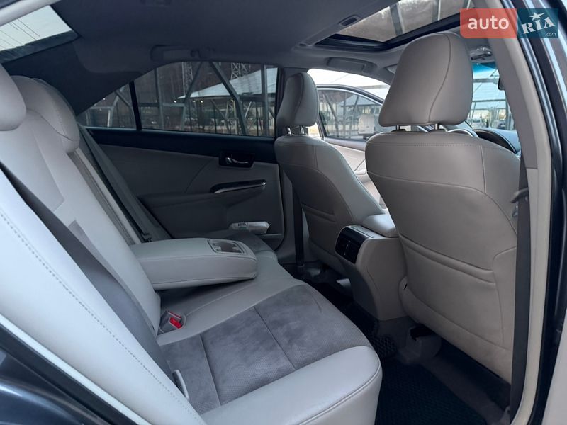 Седан Toyota Camry 2013 в Львове