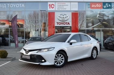 Седан Toyota Camry 2017 в Житомире