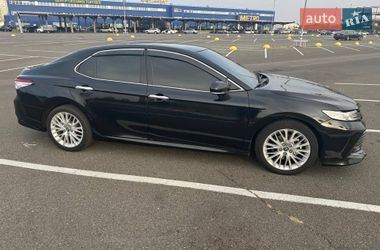 Седан Toyota Camry 2018 в Киеве