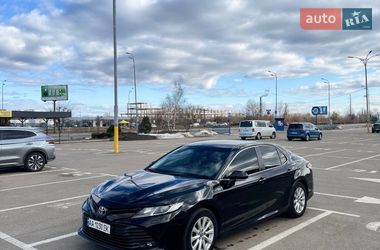 Седан Toyota Camry 2019 в Києві