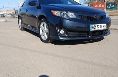 Седан Toyota Camry 2013 в Виннице