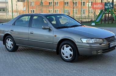 Седан Toyota Camry 1998 в Одессе