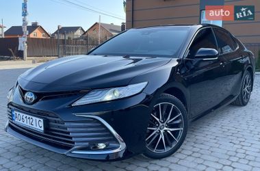 Седан Toyota Camry 2023 в Виннице