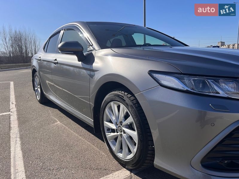 Седан Toyota Camry 2023 в Киеве
