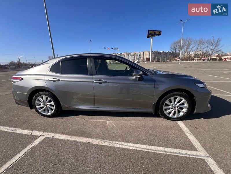 Седан Toyota Camry 2023 в Киеве