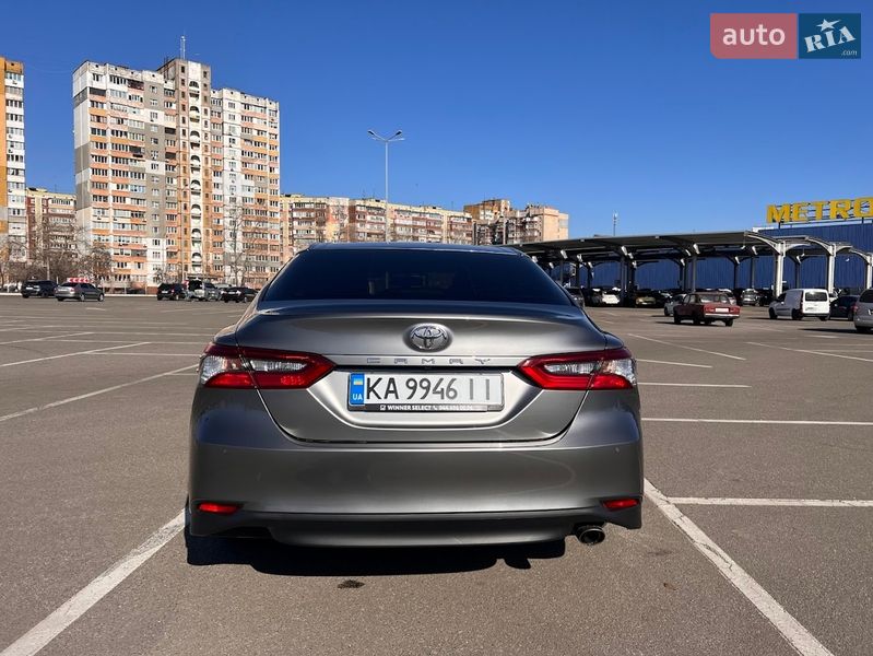 Седан Toyota Camry 2023 в Киеве