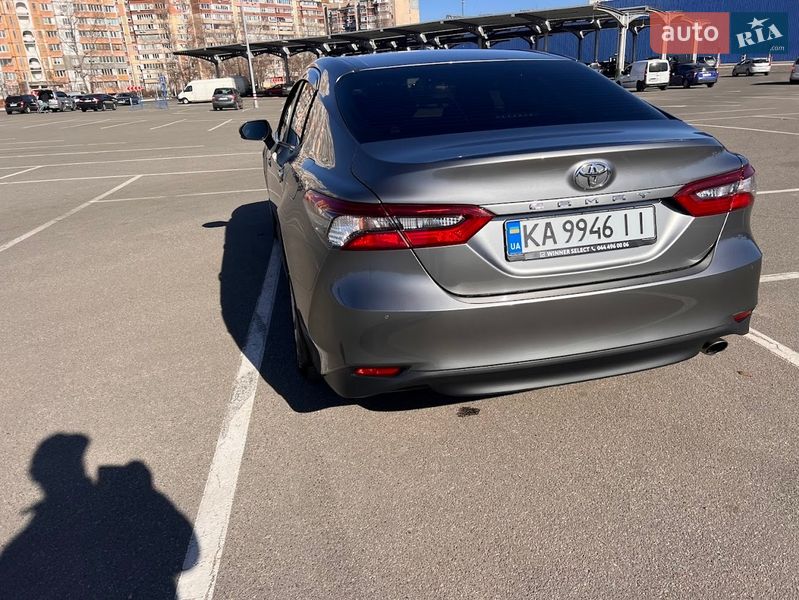 Седан Toyota Camry 2023 в Киеве