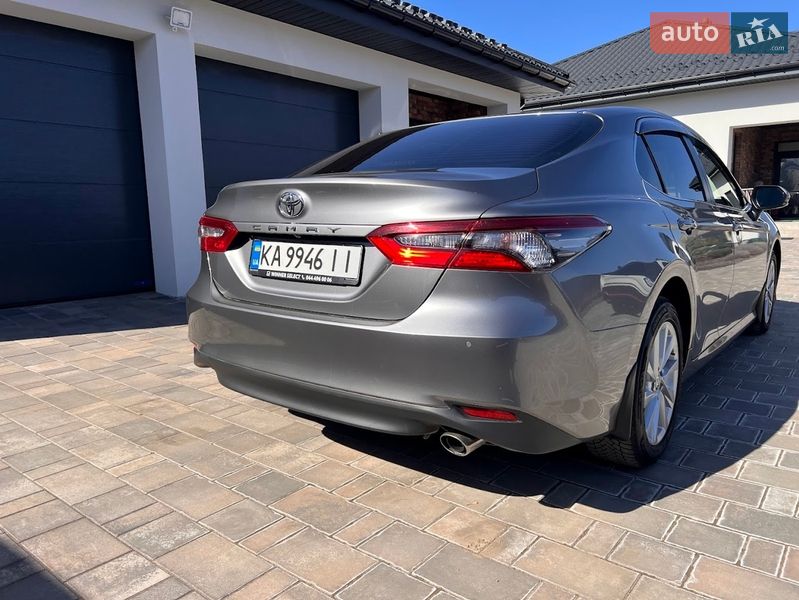Седан Toyota Camry 2023 в Киеве