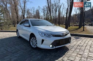 Седан Toyota Camry 2016 в Києві