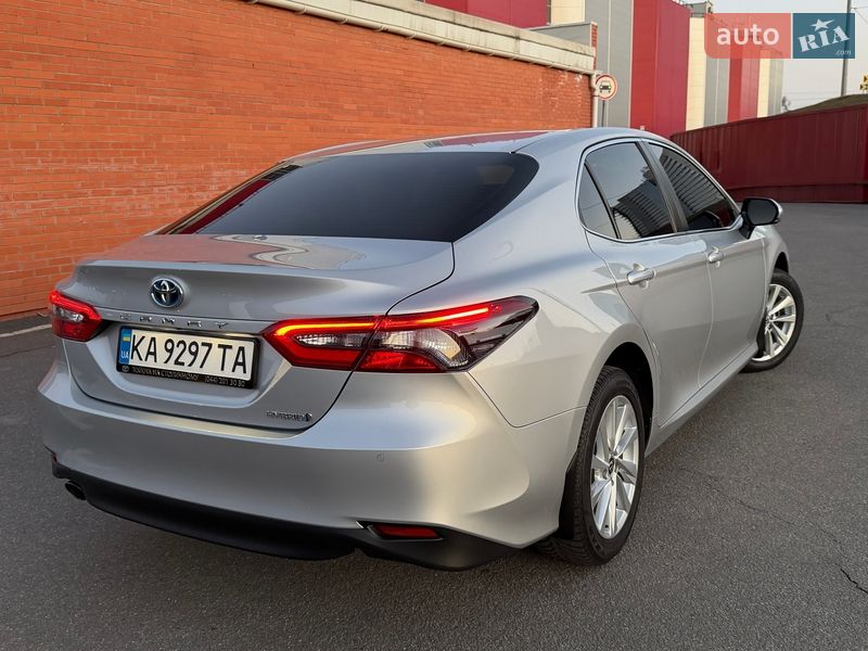 Седан Toyota Camry 2023 в Киеве