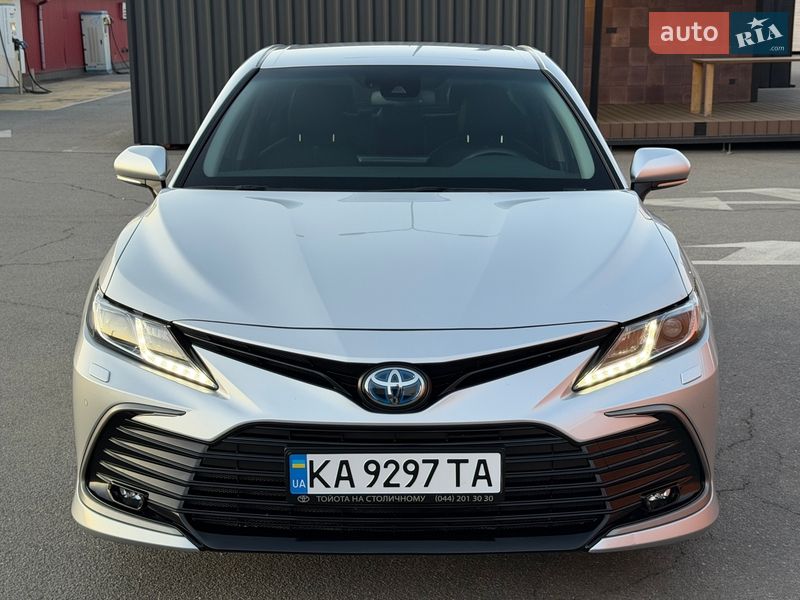 Седан Toyota Camry 2023 в Киеве