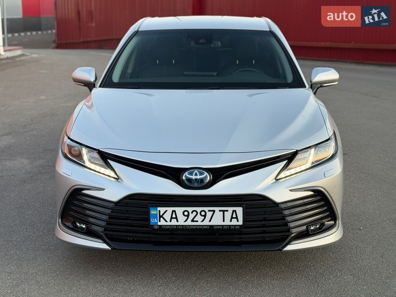 Седан Toyota Camry 2023 в Киеве