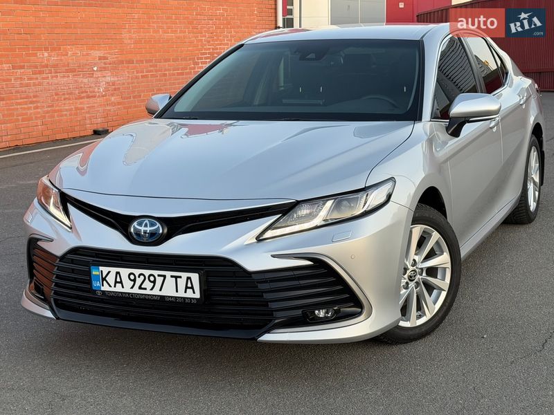 Седан Toyota Camry 2023 в Киеве
