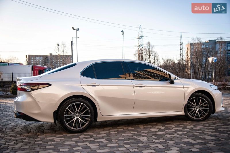 Седан Toyota Camry 2021 в Харькове