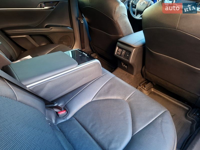 Седан Toyota Camry 2021 в Харькове