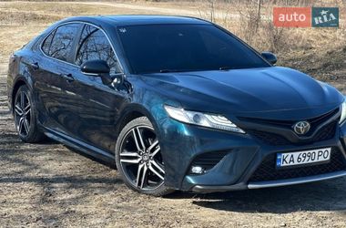 Седан Toyota Camry 2018 в Києві
