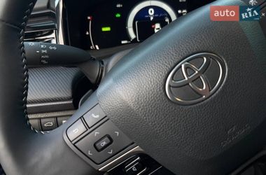 Седан Toyota Camry 2024 в Харкові