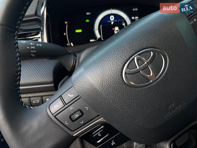 Седан Toyota Camry 2024 в Харкові