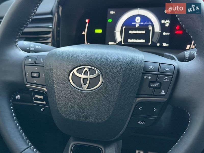 Седан Toyota Camry 2024 в Харкові