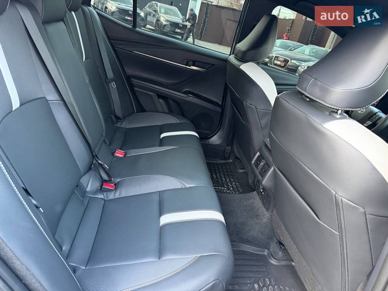 Седан Toyota Camry 2024 в Харкові