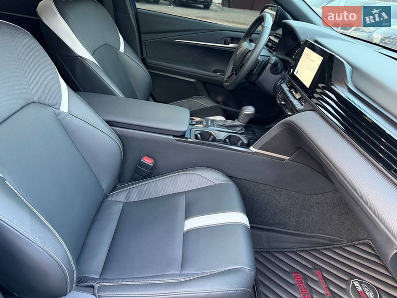 Седан Toyota Camry 2024 в Харкові