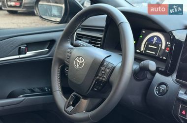 Седан Toyota Camry 2024 в Харкові
