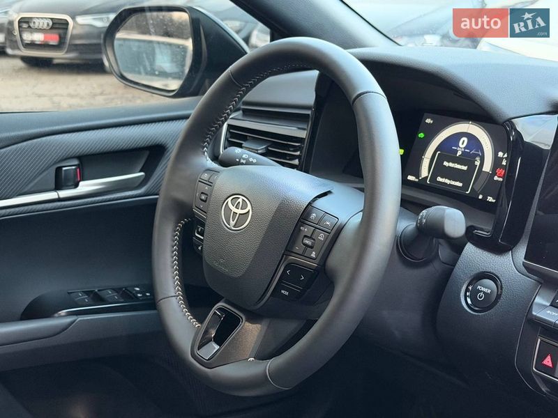 Седан Toyota Camry 2024 в Харкові